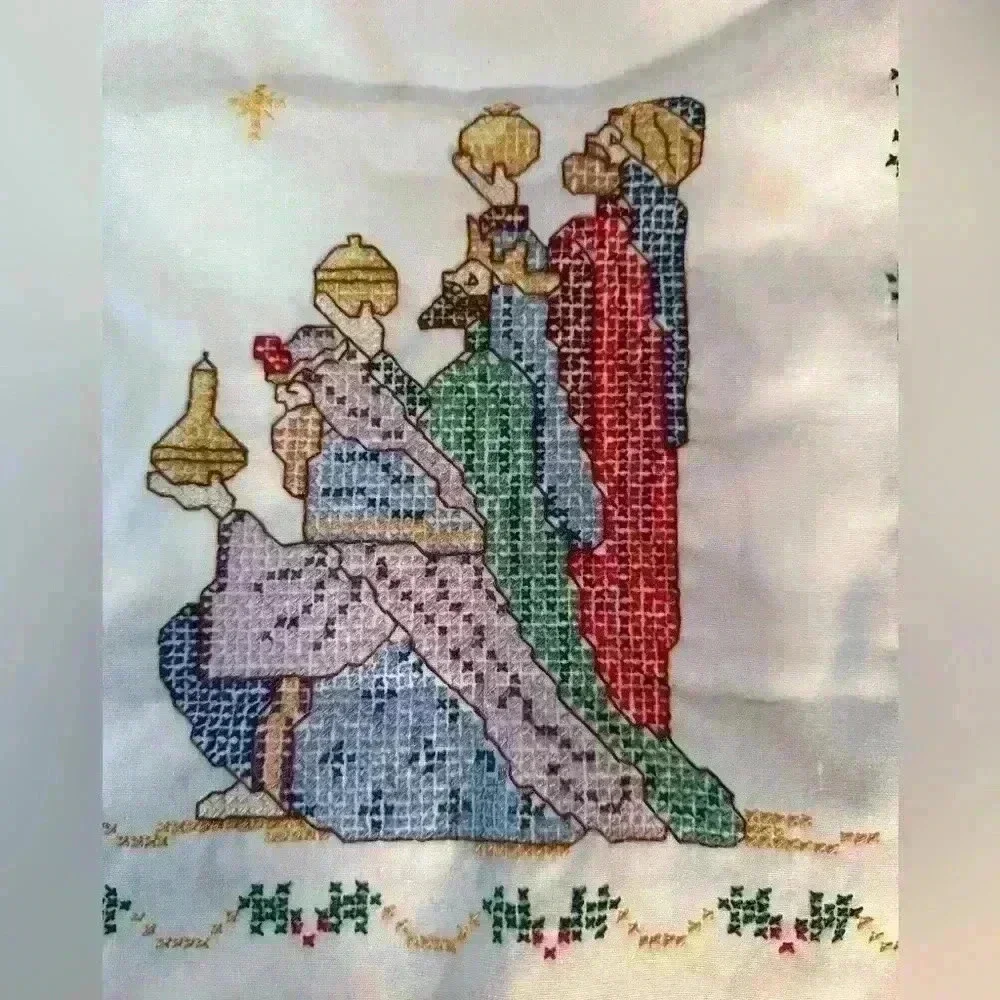 Vtg Table Runner Embroidered Cross Stitch Angels 3 Wise Men Mary Joseph Jesus - Picture 4 of 6